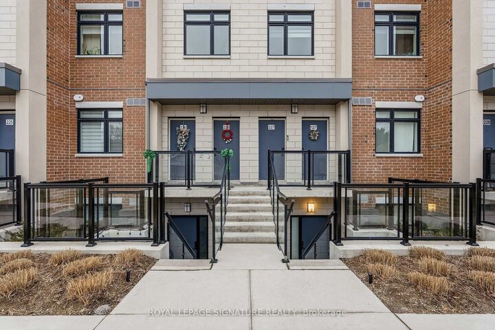 Property Photo: 1062 Douglas McCurdy Common 227 ON L5G 0C6
