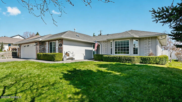 Property Photo:  101 N 86th Ave  WA 98908 