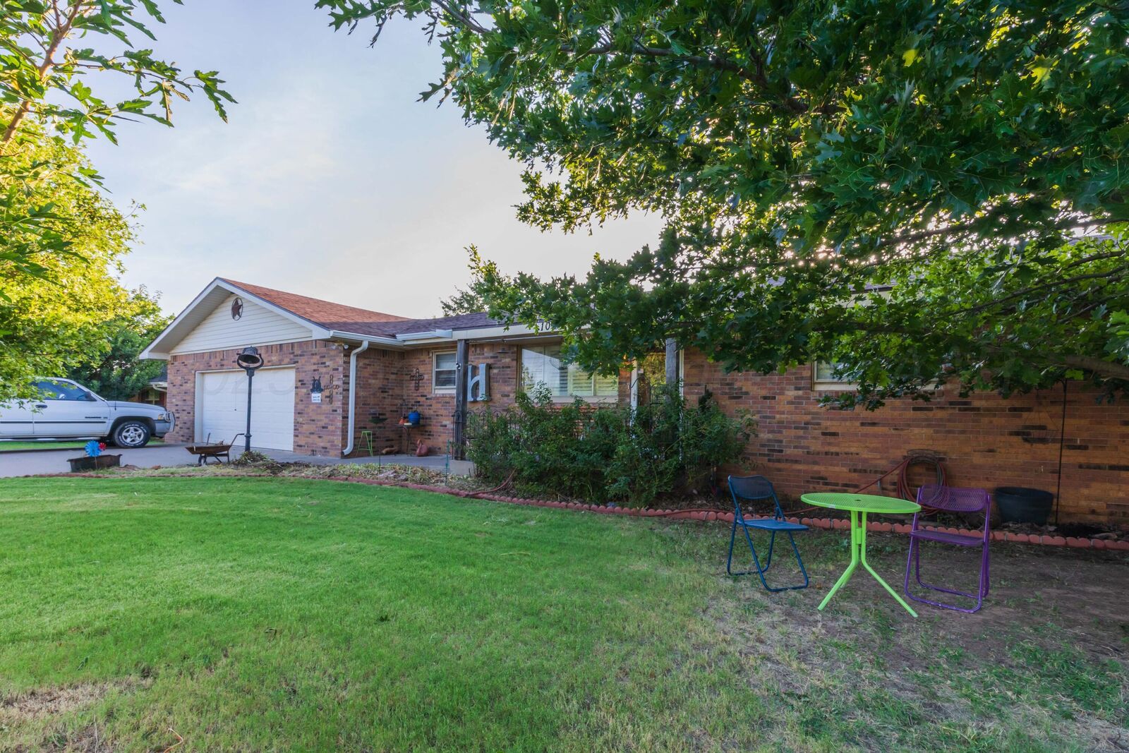 Property Photo:  105 S Pratt Street  TX 79019 