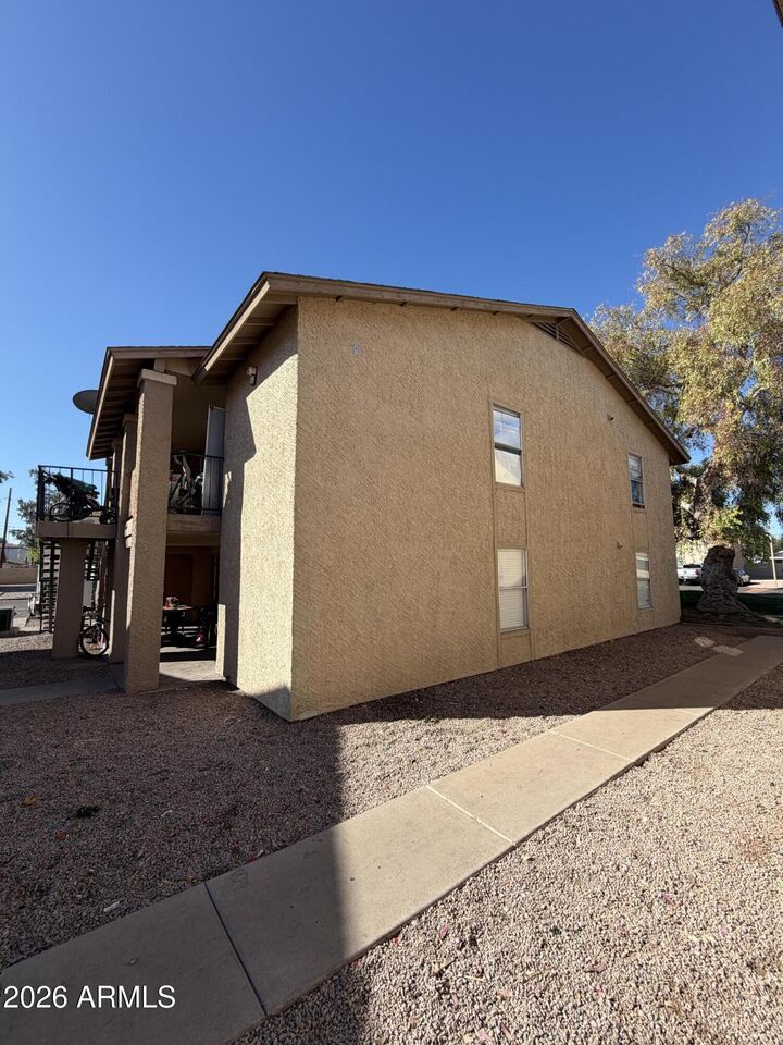 Property Photo: 260 W 8th Avenue 26 AZ 85210