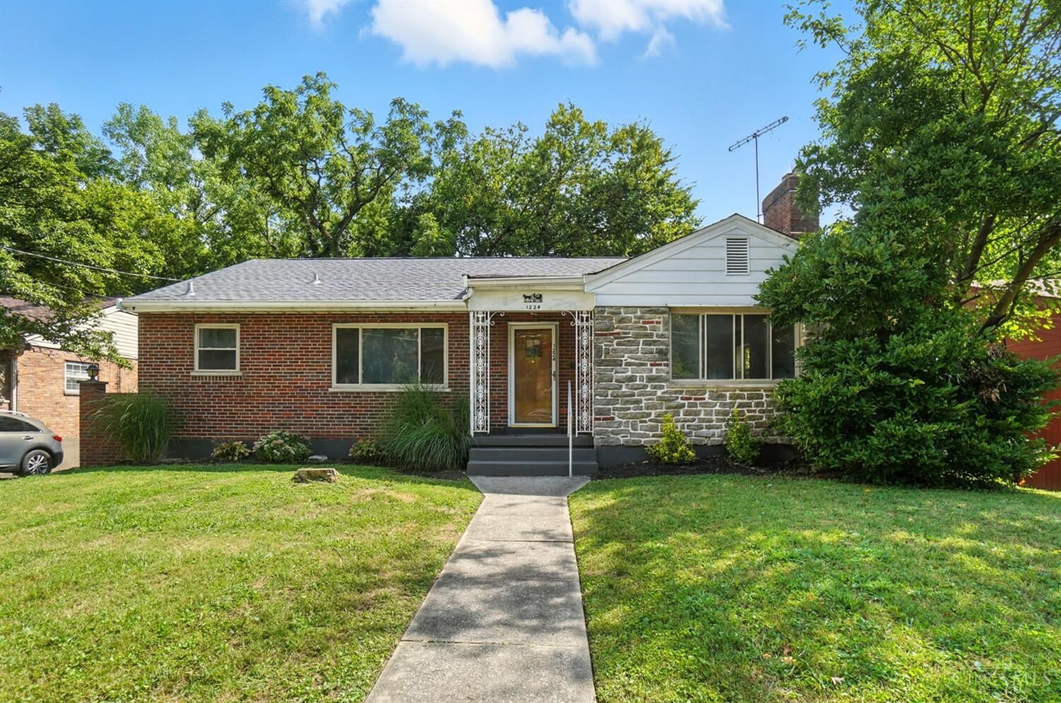 Property Photo: 1224 Westminster Drive OH 45229