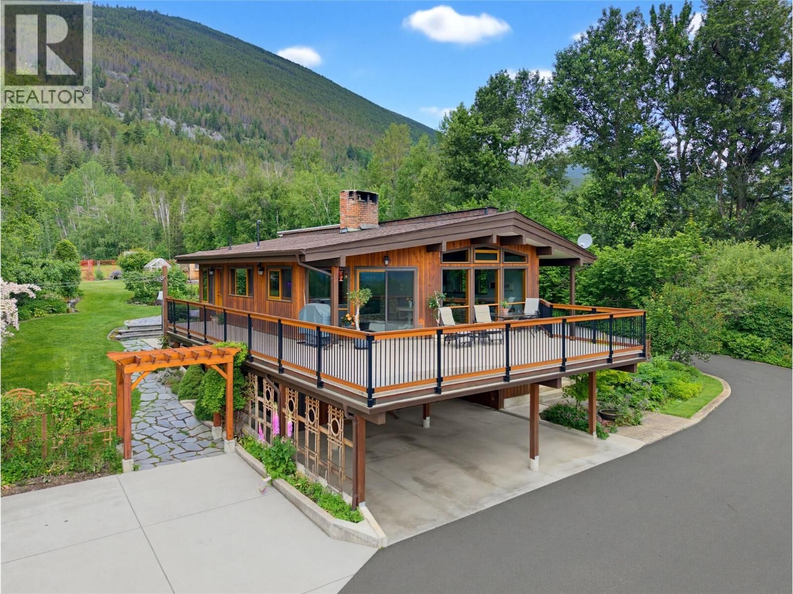 Property Photo: 571 60 Street Southwest BC V1E 3B3