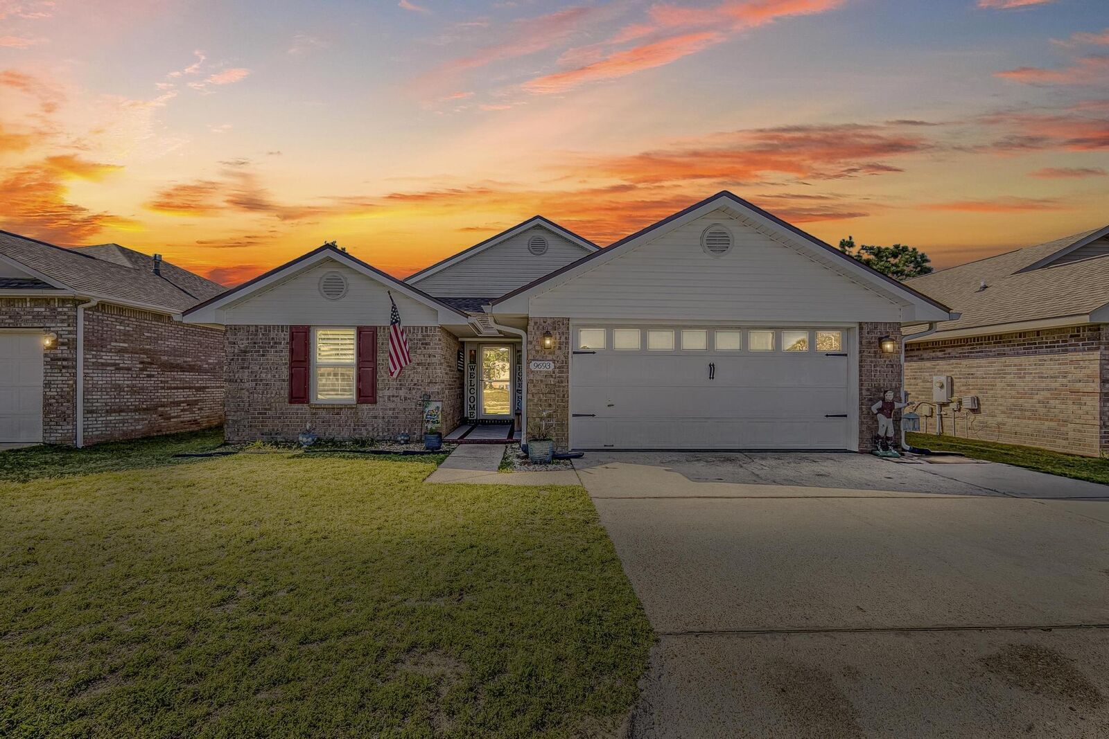 Property Photo: 9693 Leeward Way FL 32566