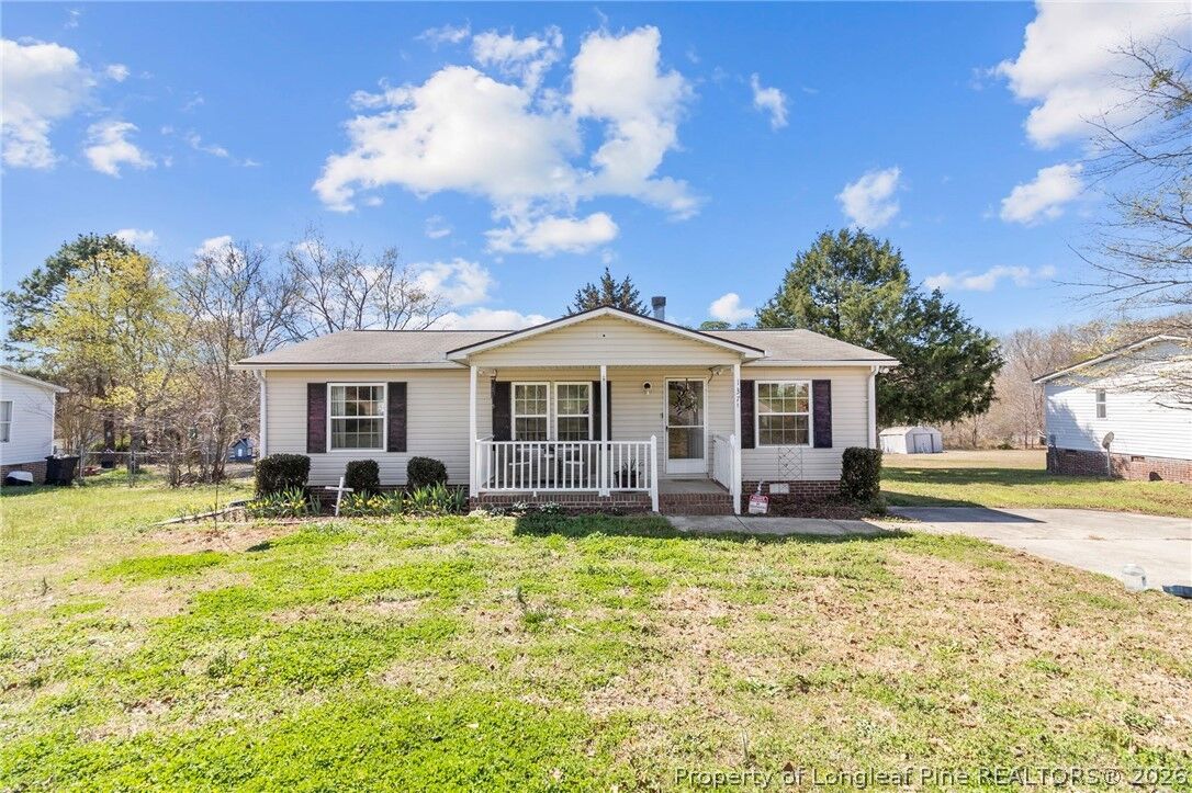 Property Photo:  1371 Heritage Way  NC 28326 