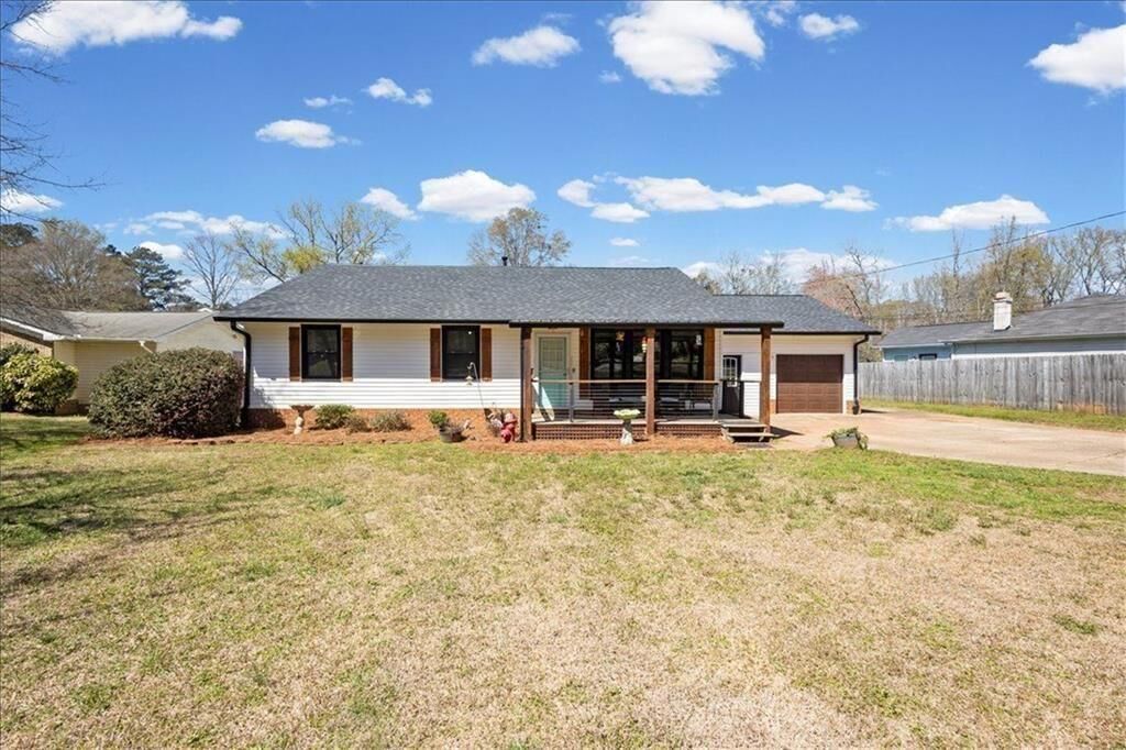 Property Photo: 16 Windsor Way GA 30263