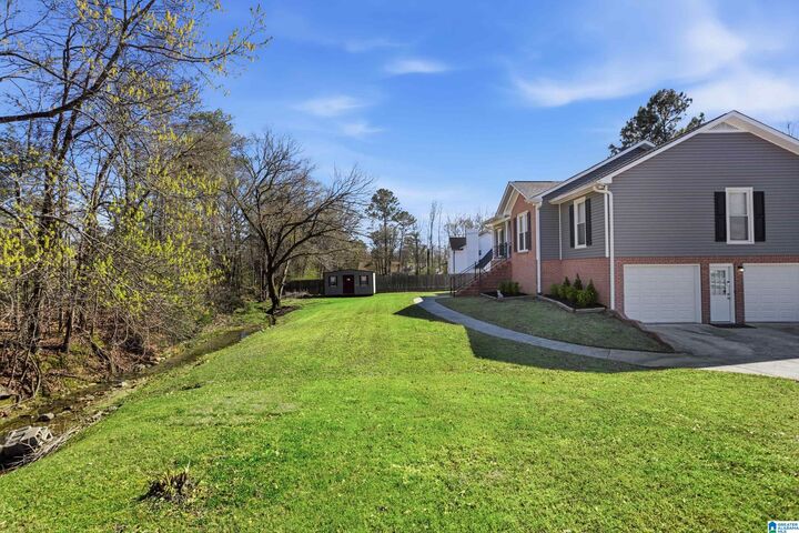 Property Photo: 201 Cloverleaf Circle AL 35080