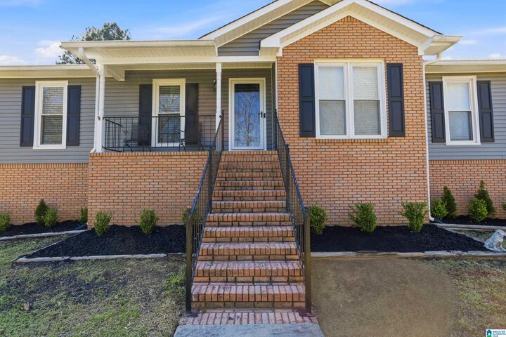 Property Photo:  201 Cloverleaf Circle  AL 35080 