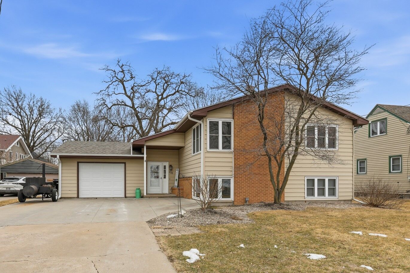 Property Photo:  106 S East Street  IA 50228 