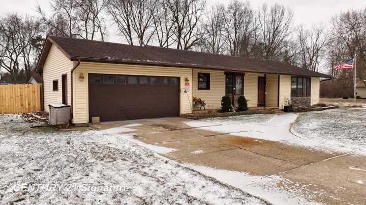 Property Photo:  2864 Briarwood Drive  MI 48601 