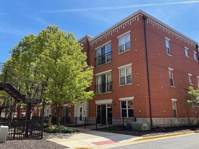 Property Photo:  343 E 25th Place 18B  IL 60616 