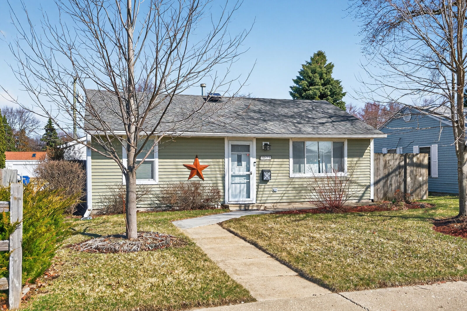 Property Photo: 1021 E Taylor Street IL 60115