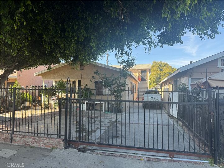 Property Photo:  223 E 55th  CA 90011 