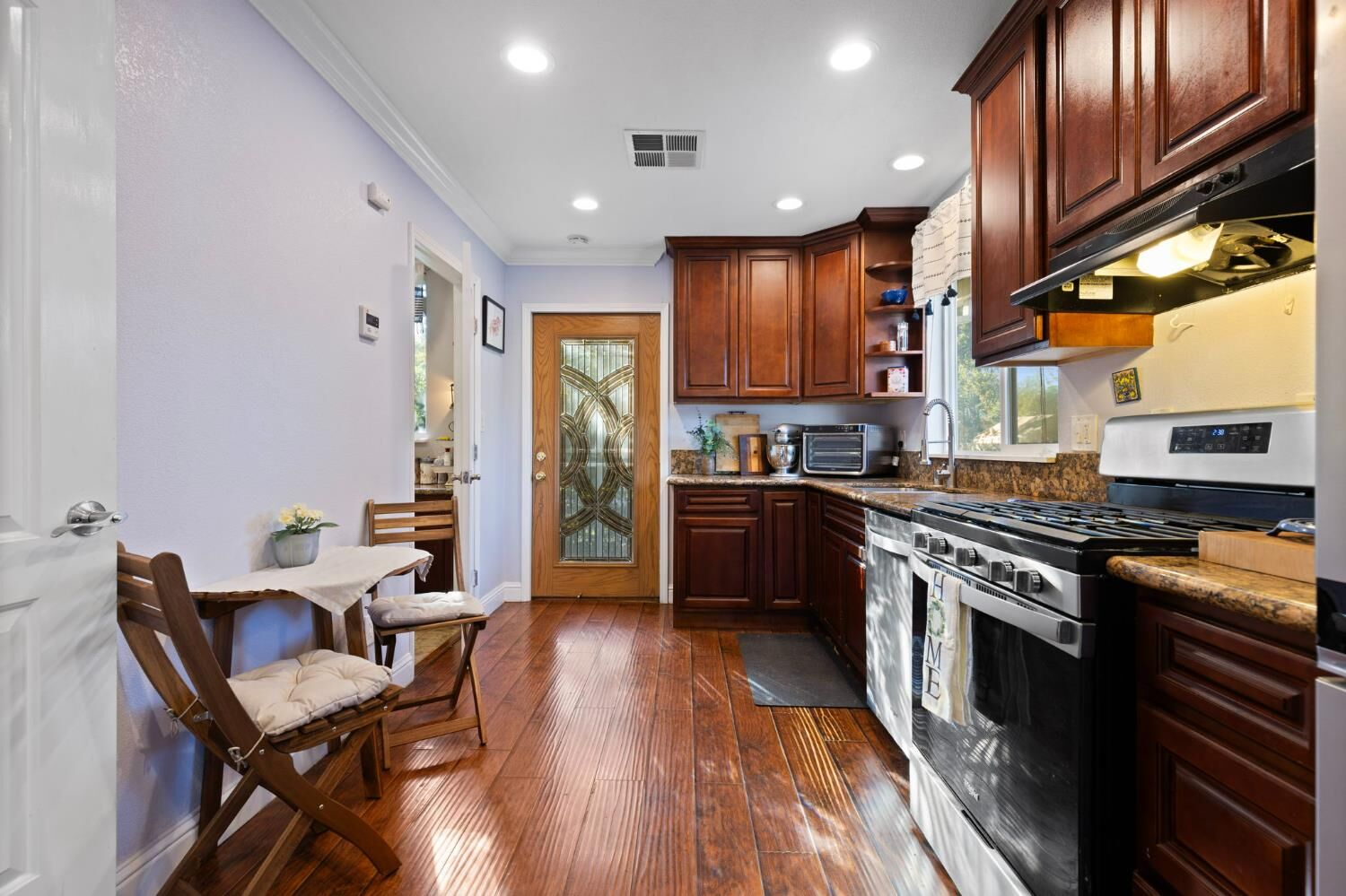 Property Photo:  608 Yolo Street  CA 95605 