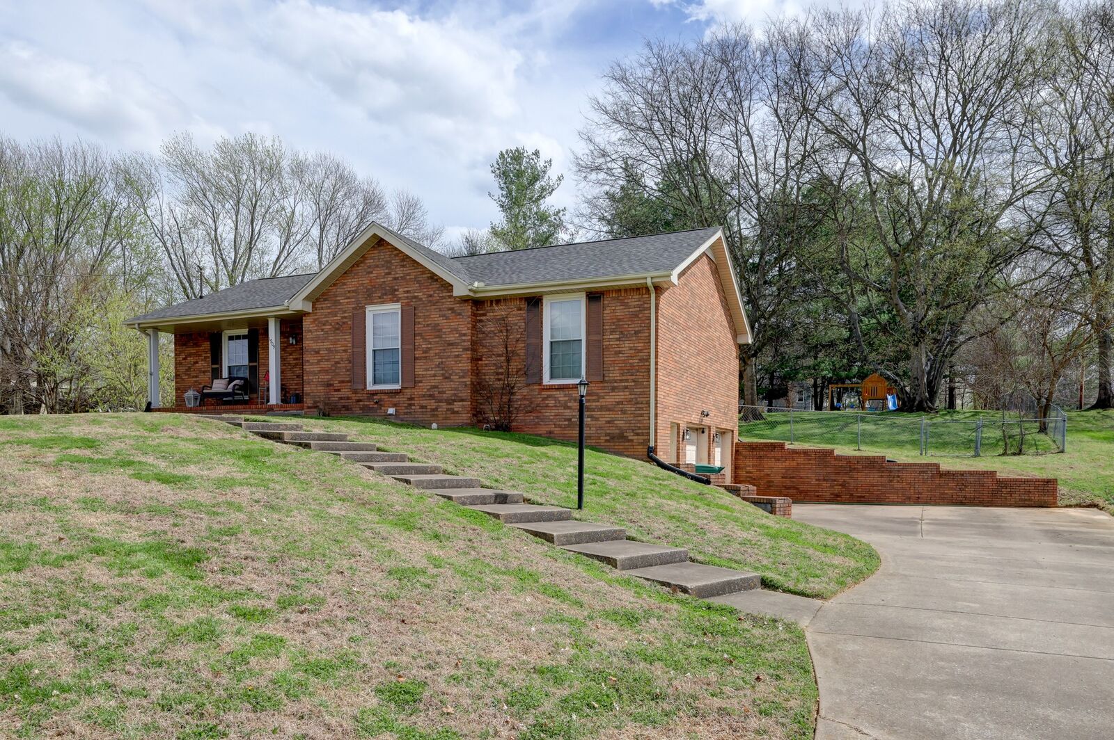 Property Photo:  1909 Claymont Dr  TN 37040 