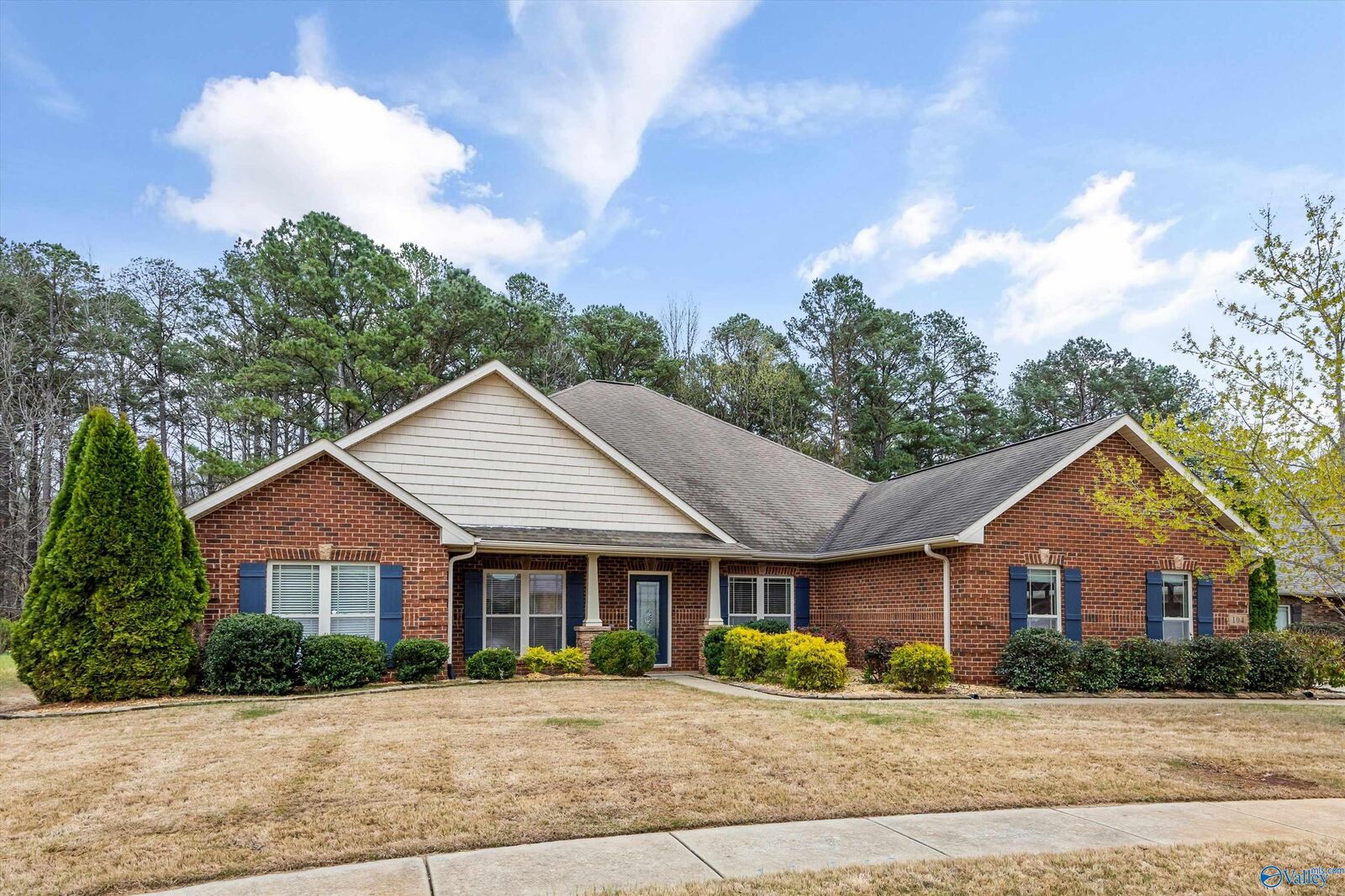 Property Photo:  104 Harbor Glen Drive SW  AL 35756 