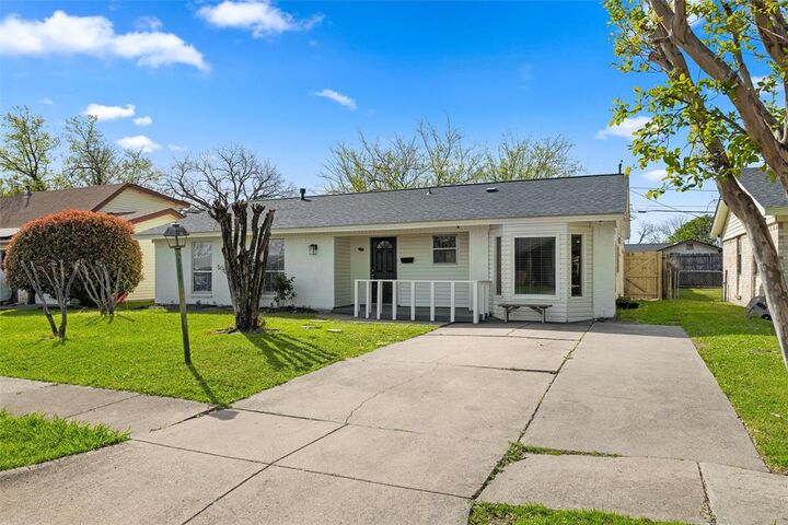 Property Photo:  429 Blueberry Lane  TX 75052 