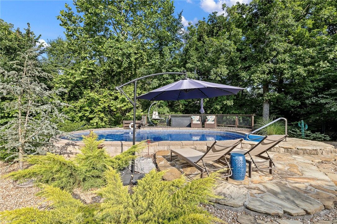 Property Photo:  6 Leawood Place  AR 72715 