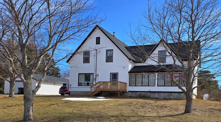 989 Canoe Cove Road — photo 1