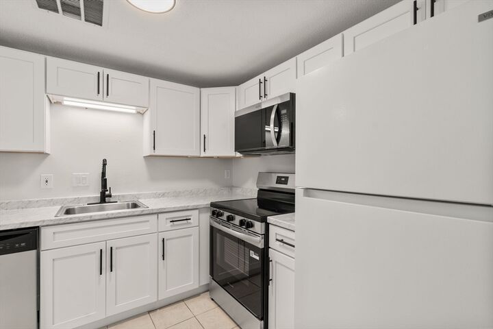 Property Photo:  25 Longworth Ave 4  MA 02301 