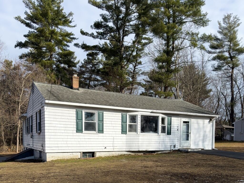 Property Photo:  4 Lockwood Rd  MA 01887 