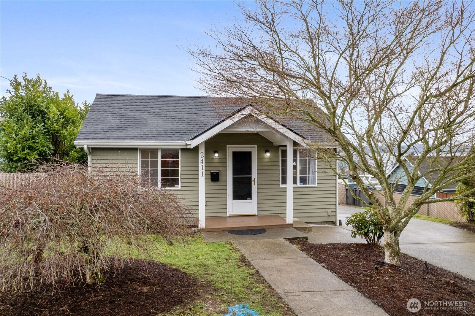 Property Photo:  2411 E 13th Street  WA 98310 