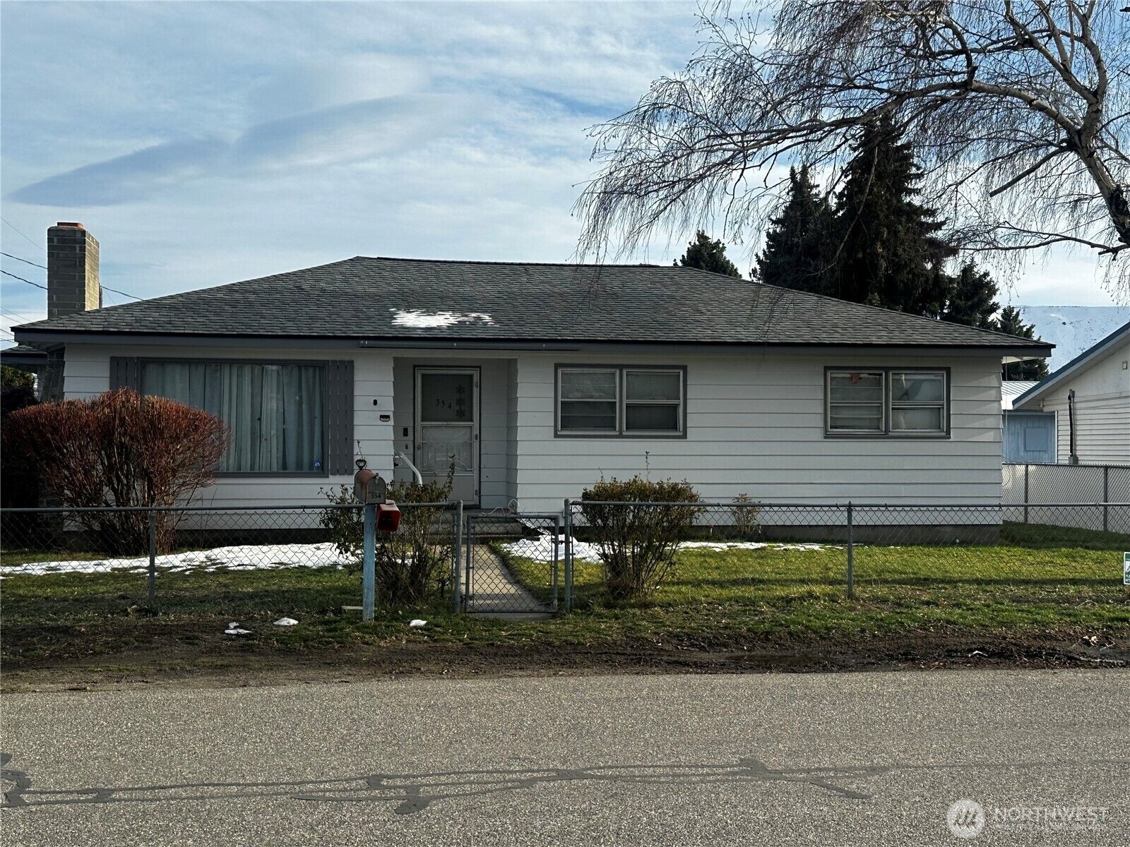 Property Photo:  354  6th St NE  WA 98802 