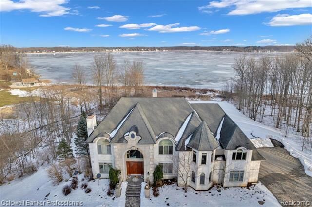 Property Photo:  4359 Longview Drive  MI 48446 