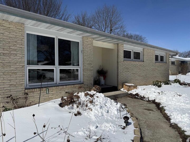Property Photo:  1121 Erie Drive  WI 53545 