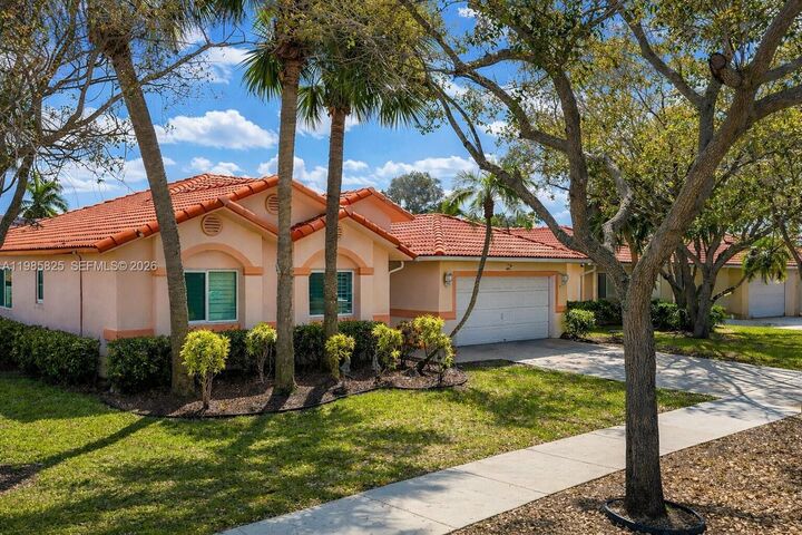 Property Photo: 16898 Crestview Ln FL 33326