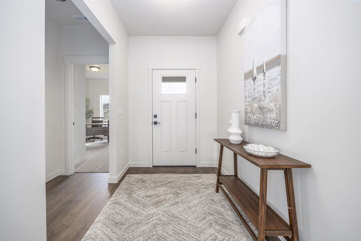 Property Photo: 202 Packer St WA 99350