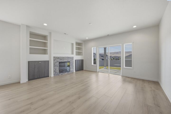 Property Photo:  202 Packer St  WA 99350 
