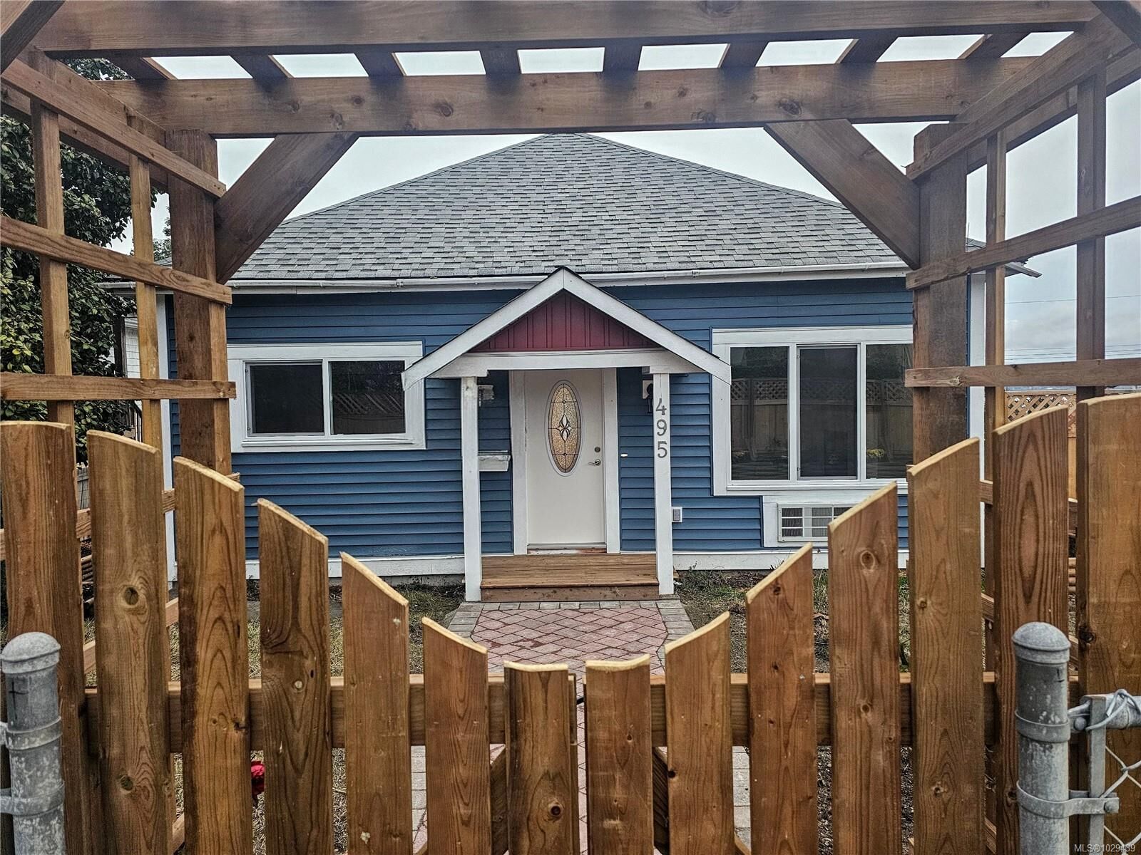 Property Photo:  495 Nicol St  BC V9R 4T5 
