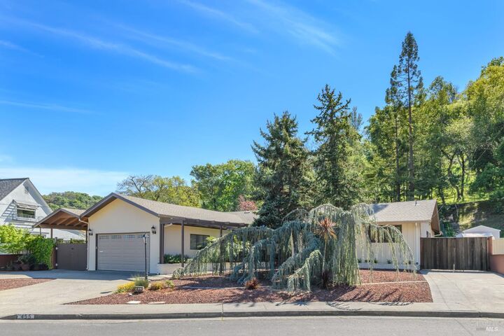 Property Photo:  455 Corte Norte  CA 94949 