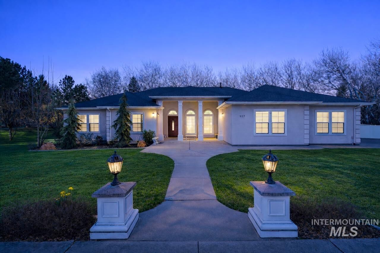 Property Photo: 977 N Woodvalley ID 83616