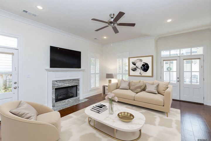 Property Photo: 5118 Cheneau Ln LA 70808