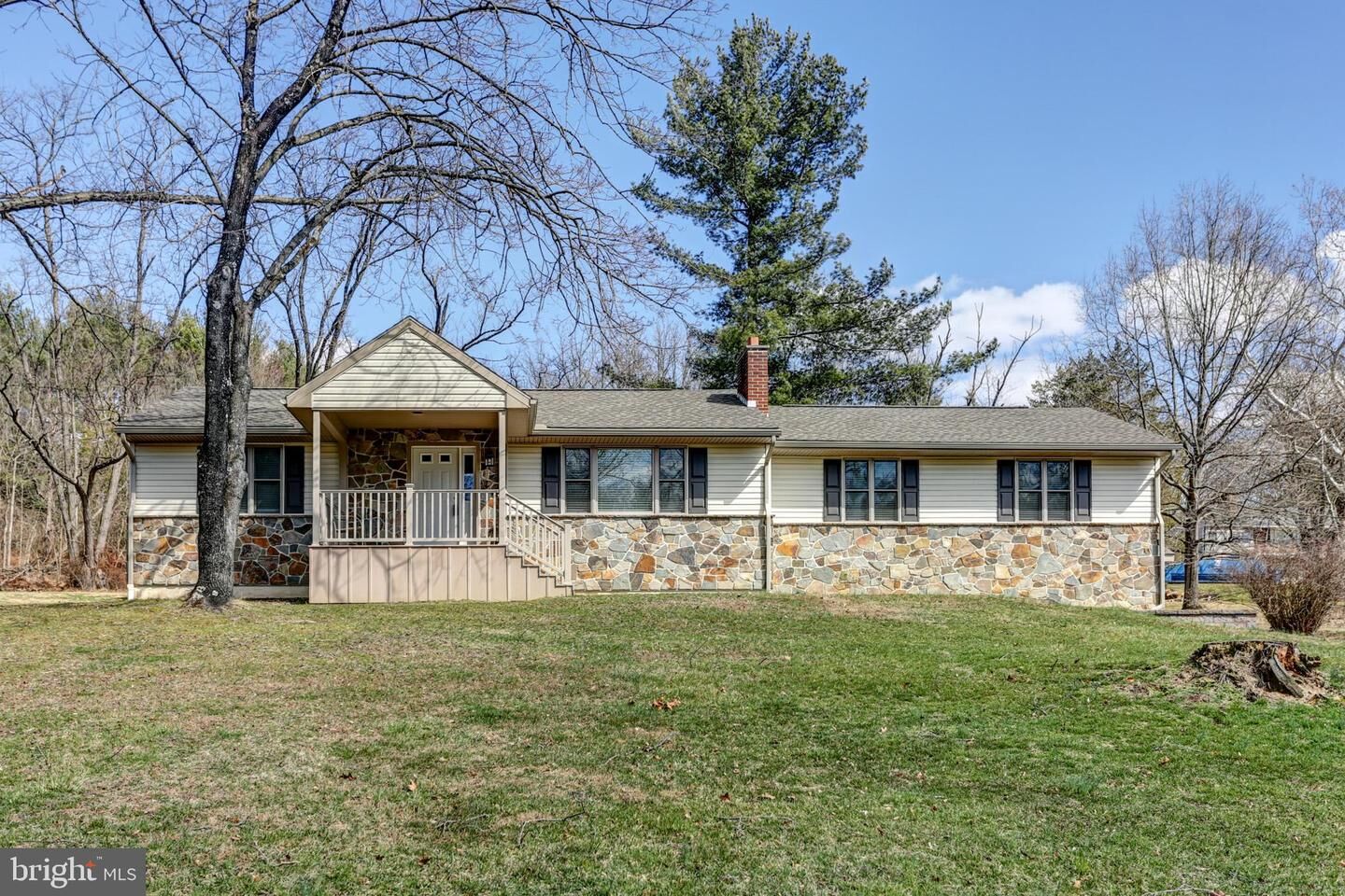 Property Photo:  401 Sarhelm Road  PA 17112 