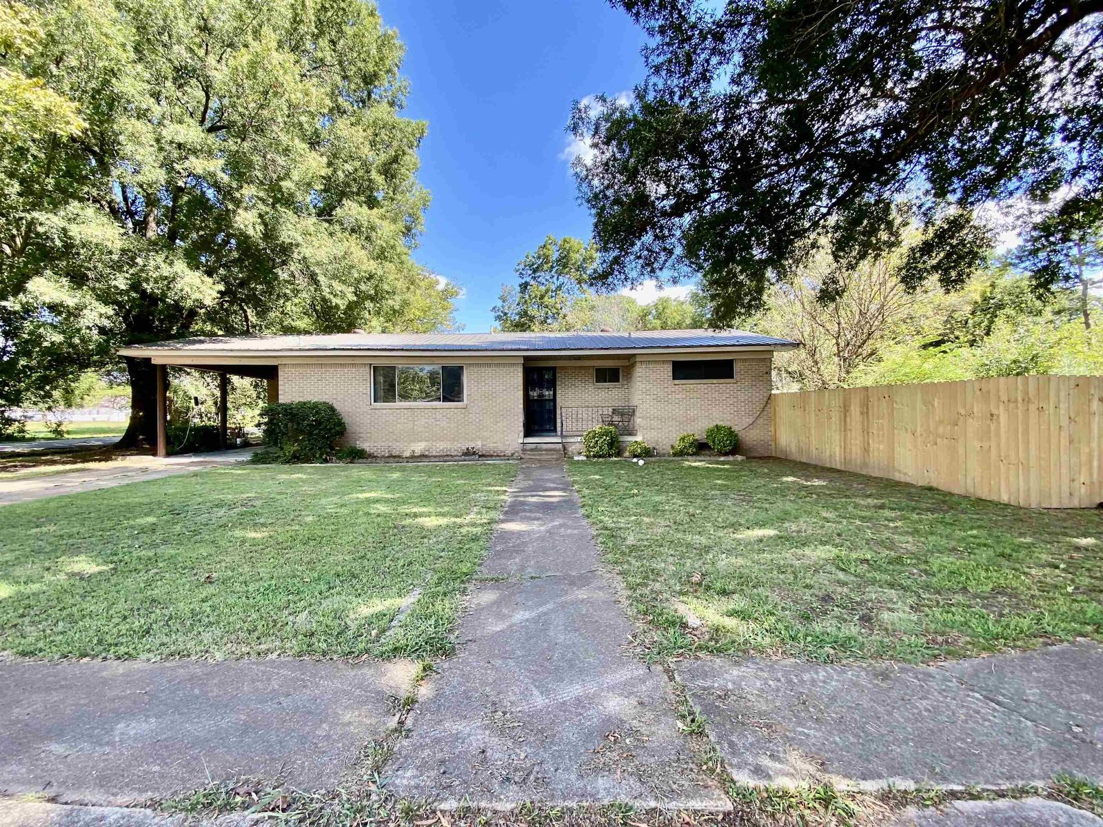 Property Photo:  401 E Gum  AR 72476 