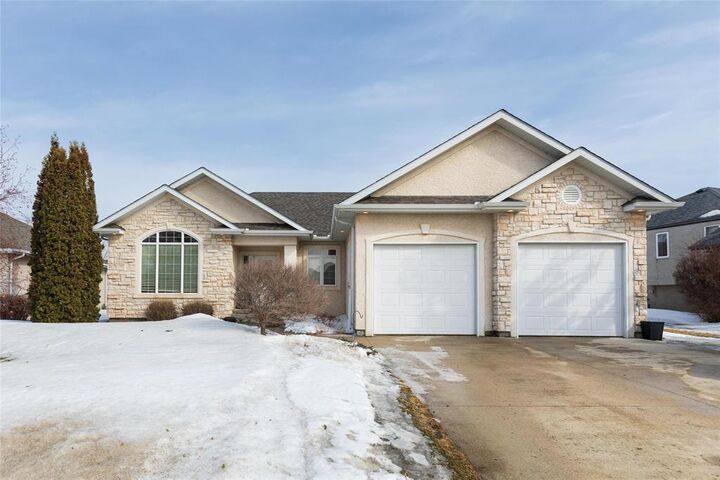 Property Photo: 35 Granite Park Boulevard MB R5G 2A9