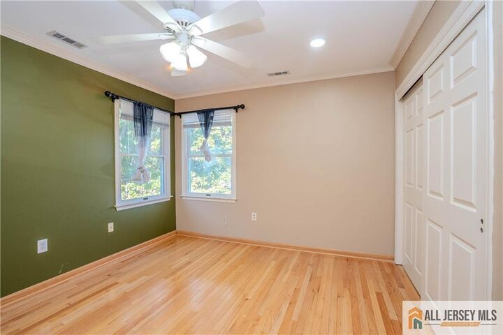 Property Photo:  11 Hampton Road  NJ 08831 