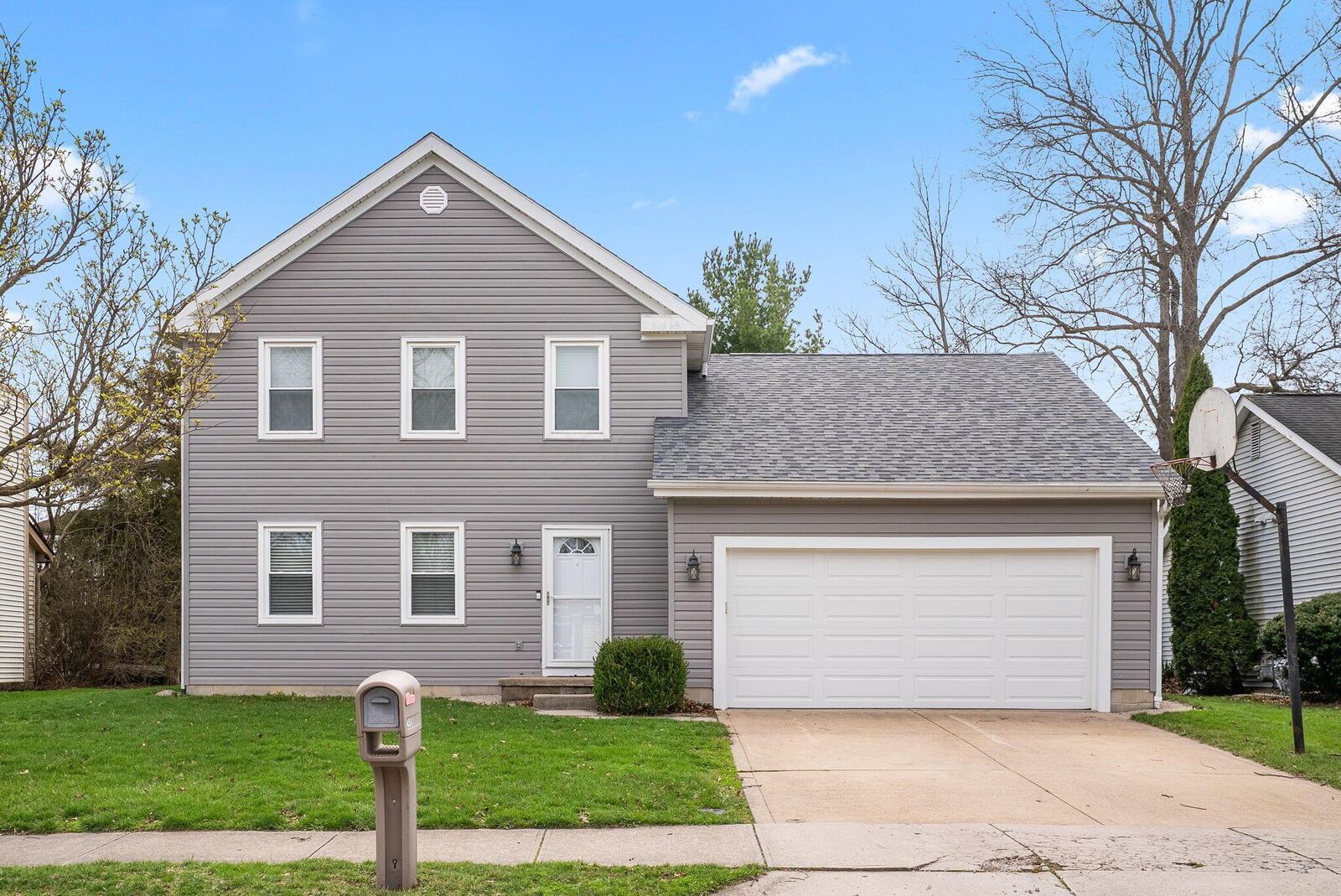 Property Photo:  451 Federal Circle  OH 43015 