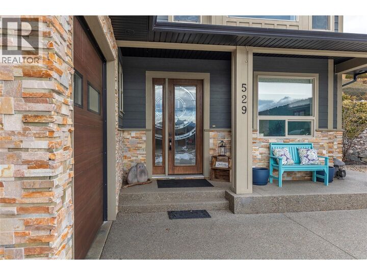 Property Photo: 529 Whitecourt Place BC V1B 4B1