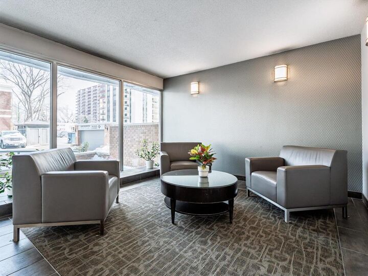 Property Photo:  230 Roslyn Road  MB R3L 0H1 