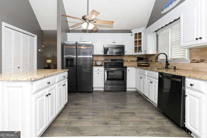 Property Photo:  504 Rue Chalet  GA 30553 