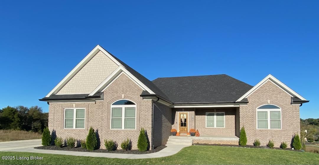 Property Photo: 416 Palmetto Way KY 40004