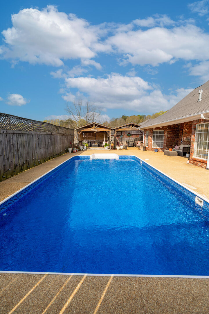 Property Photo: 207 Gardenia Dr MS 39759