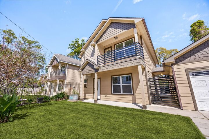 Property Photo:  810 Paul Quinn Street  TX 77091 