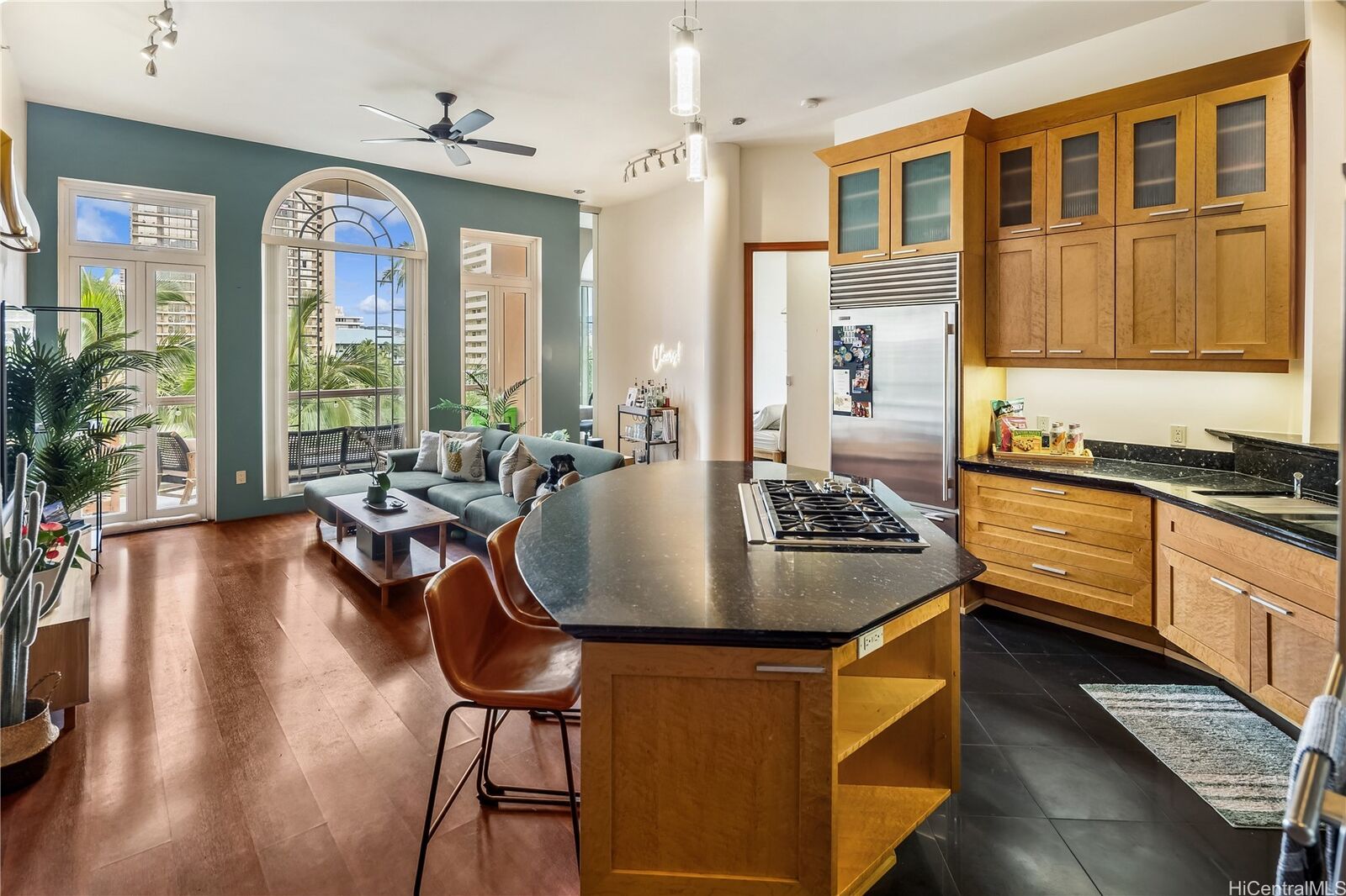 Property Photo:  427 Launiu Street 504  HI 96815 