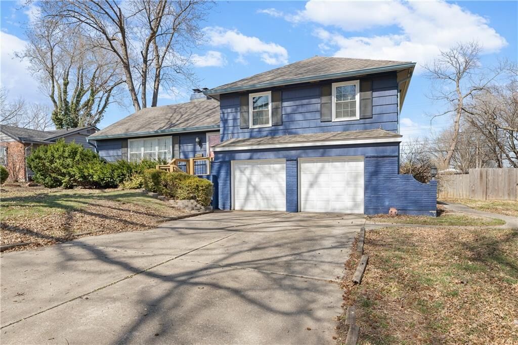 Property Photo:  300 E 108th Terrace  MO 64114 