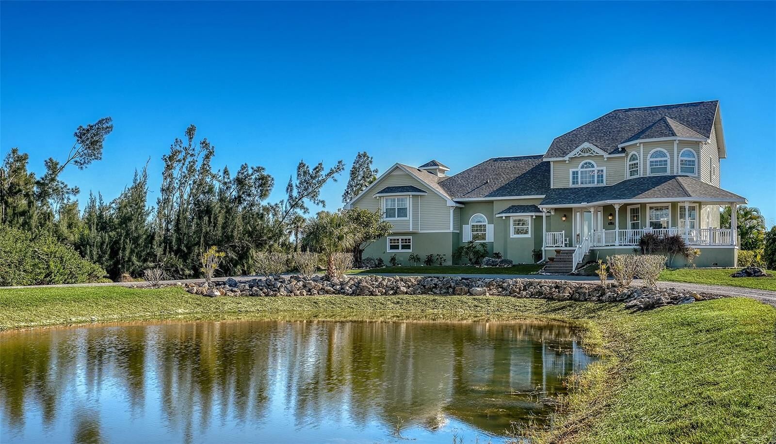 Property Photo: 925 Bayshore Drive FL 34250