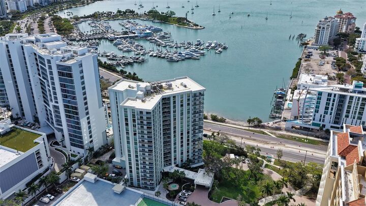 Property Photo: 1111 N Gulfstream Avenue 10E FL 34236